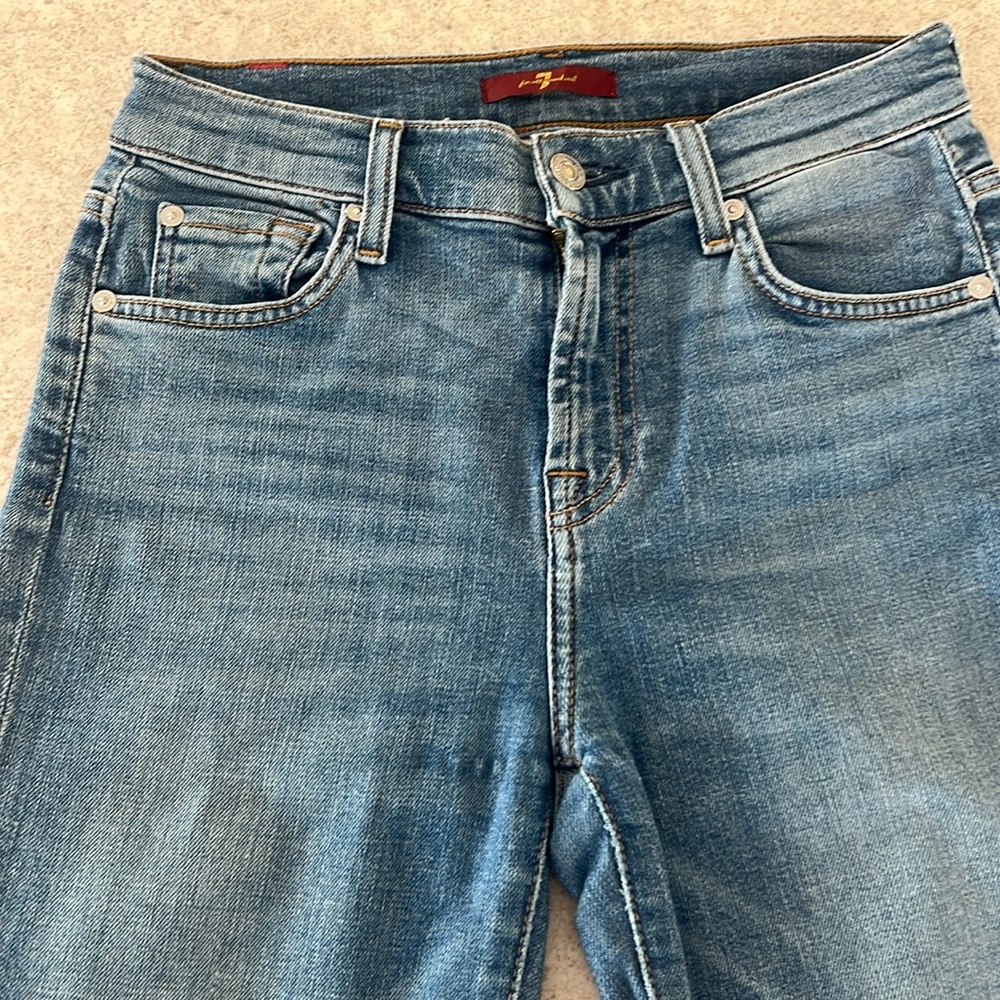 HIGH WAIST SLIM KICK WITH LONG SIDE HEM AND DESTROY